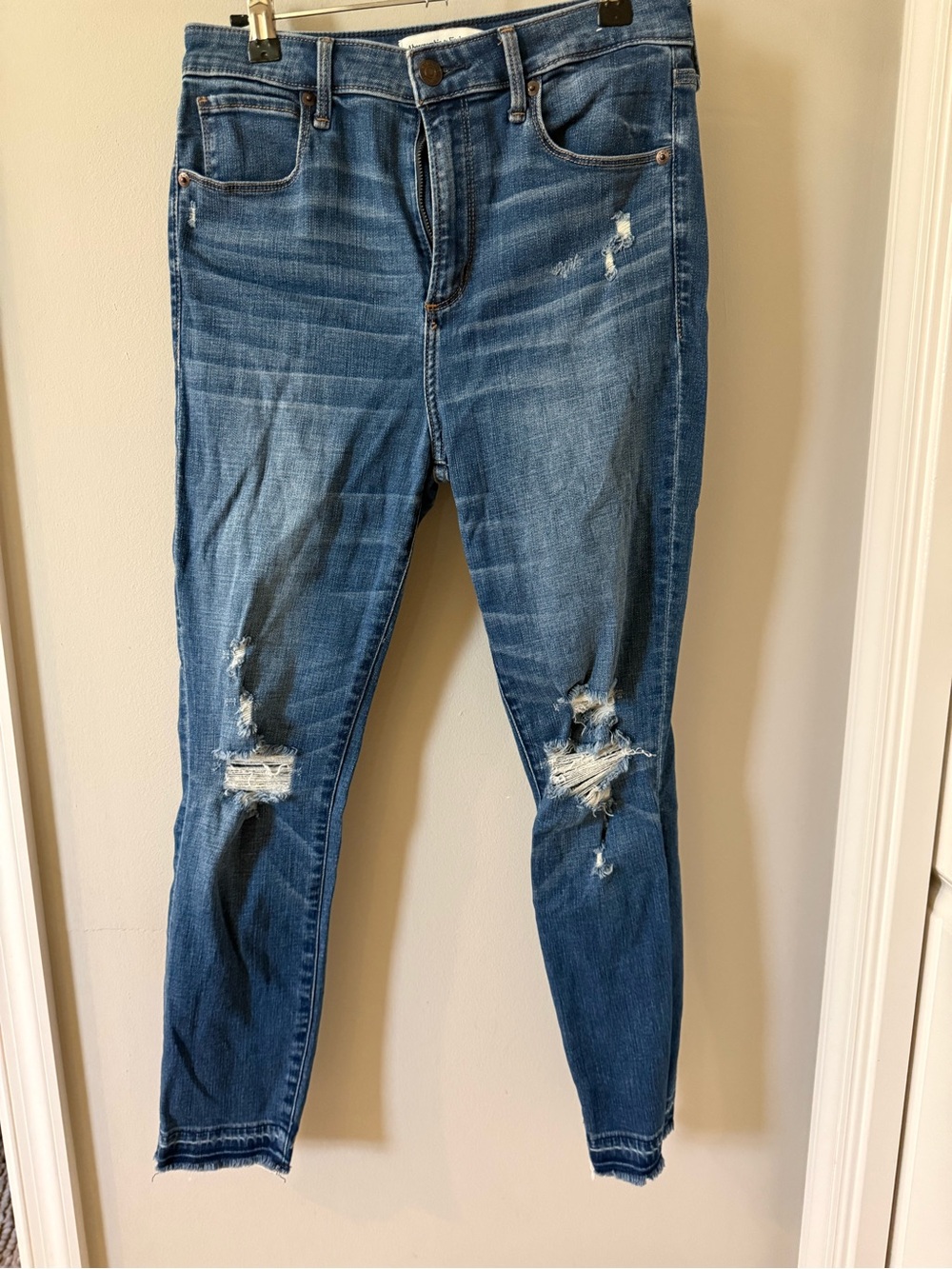 Abercrombie & Fitch Women’s Distressed Blue Super Skinny Jeans high rise 8r